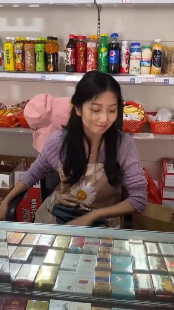 小卖部老板娘吃瓜视频在线观看,揭秘日常生活中的趣味瞬间