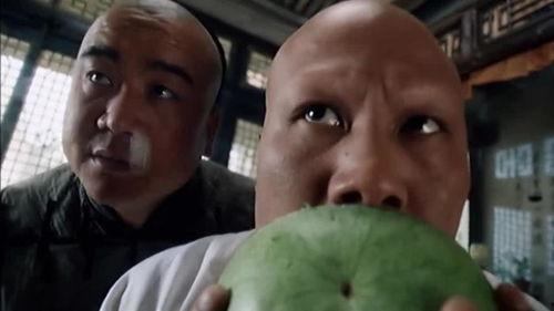 模仿功夫吃瓜视频,揭秘网红短视频背后的搞笑魅力