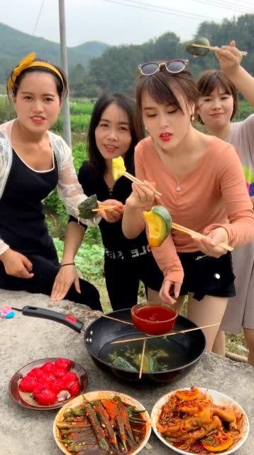 四大吃瓜美女视频大全,视频大全带你领略风趣幽默