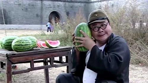 地痞吃瓜不给钱视频,视频曝光引发网友热议