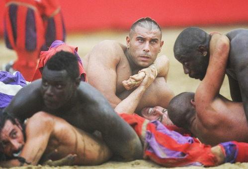 英国杜伦吃瓜拍照视频,学生欢乐拍照记录美好时光