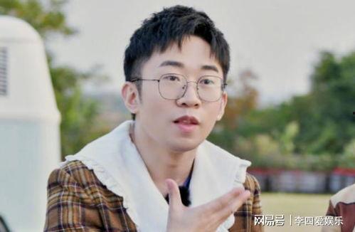 周深和黄明昊吃瓜视频,网友直呼太真实！