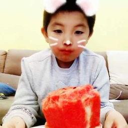 吃瓜萌娃最可爱视频大全,可爱指数爆表！