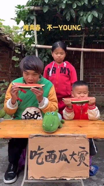 猜拳吃瓜搞笑视频大全集,猜拳吃瓜搞笑视频大盘点