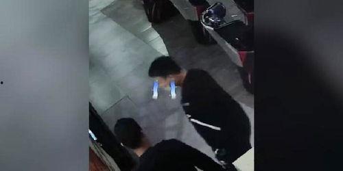 吃瓜群众被反杀视频,正义的反击