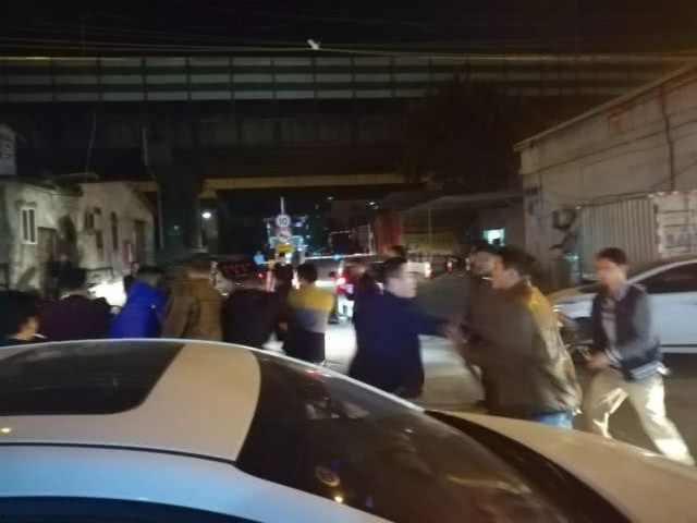 吃瓜女生开车视频,吃瓜女生驾车视频走红网络