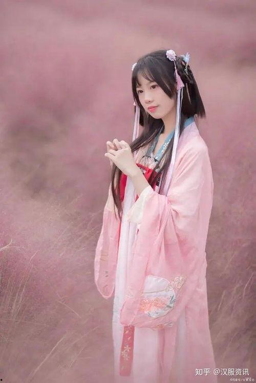 汉服吃瓜富婆视频,时尚与幽默的完美融合