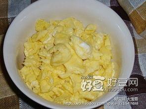 宝宝吃炒角瓜的视频过程,美味营养的亲子时光